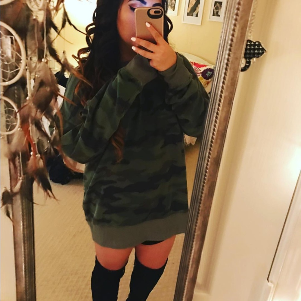 H&M CAMO OVERSIZED SWEATER